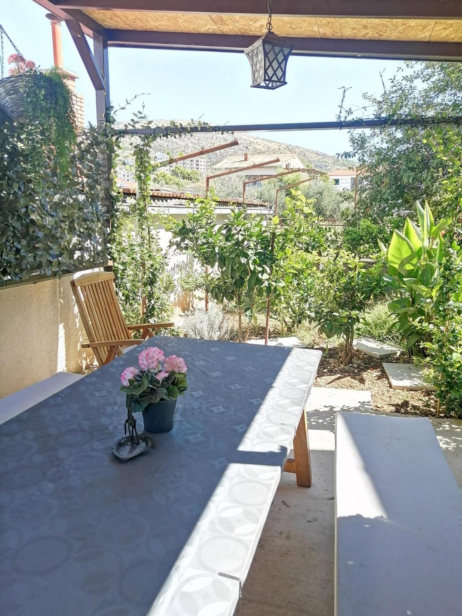 Apartments Kursan Seget Vranjica Exterior foto